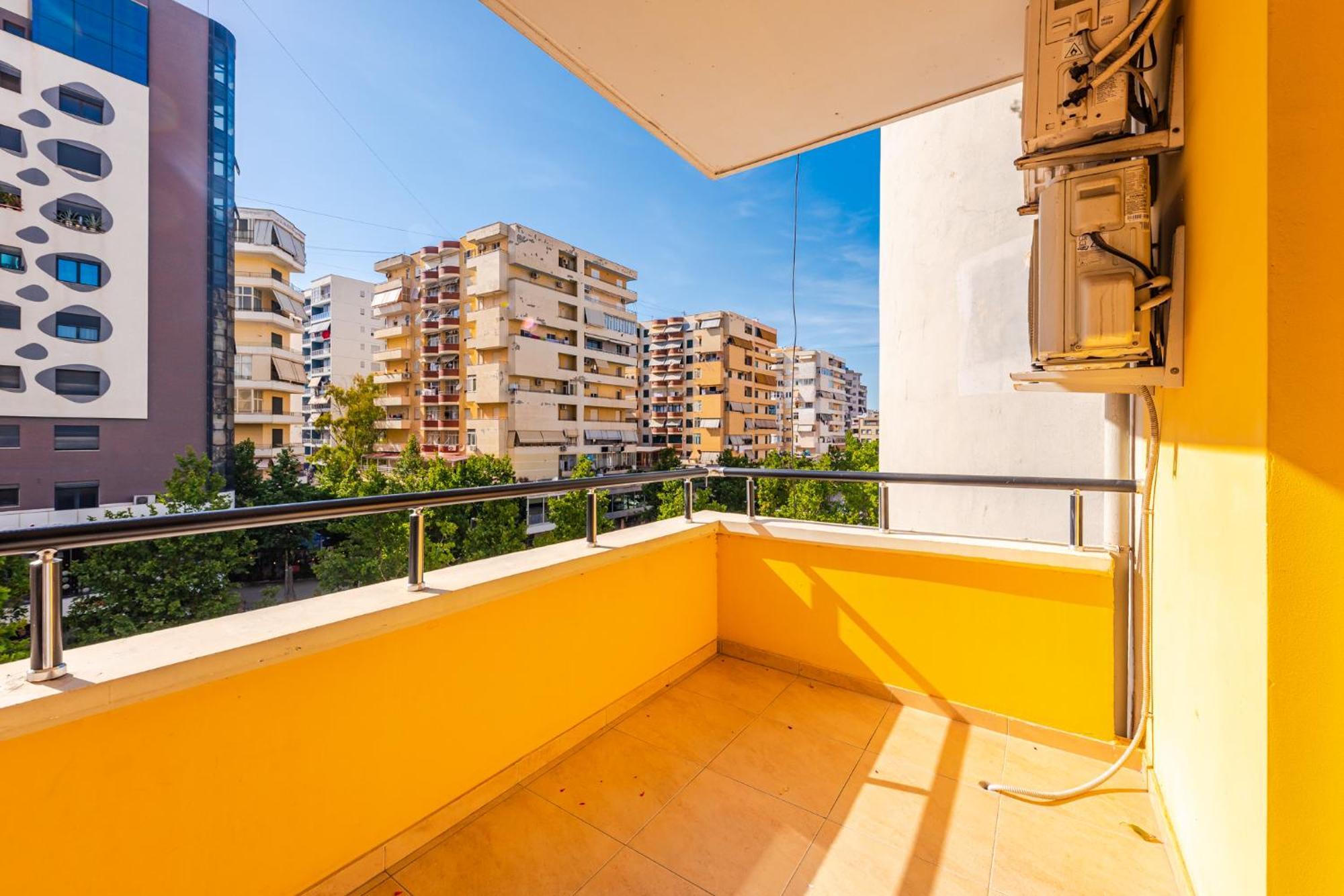Vlorë City Center Apartments By Kondo Stays מראה חיצוני תמונה