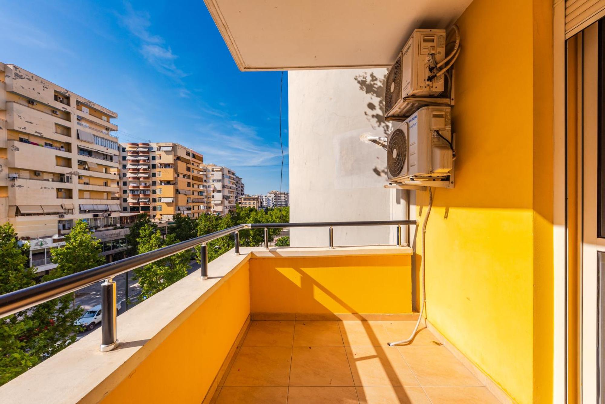 Vlorë City Center Apartments By Kondo Stays מראה חיצוני תמונה